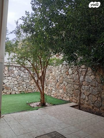 דירת גן, ניצנים 35, פנחס ספיר, מגדל העמק