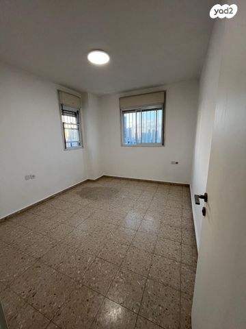 דירה, ביאליק 74, שכונת בן גוריון, מרכז העיר ג', רמת גן