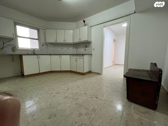 דירה, ביאליק 74, שכונת בן גוריון, מרכז העיר ג', רמת גן