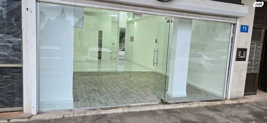 חנויות/ שטח מסחרי, זלמן ארן 75, קרית חיים מערבית, חיפה