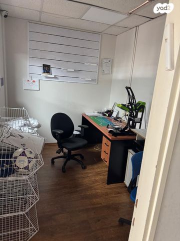 חנויות/ שטח מסחרי, סוקולוב 9, מגדיאל, הוד השרון