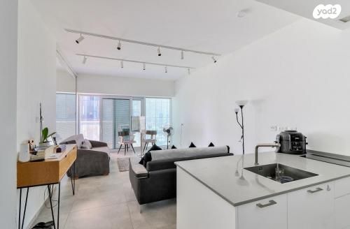 דירה, דרך מנחם בגין 144, מונטיפיורי, הרכבת, תל אביב יפו