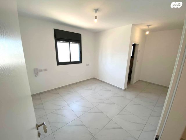 דירה, עפרה חזה, משכנות האומנים, קרית מוצקין