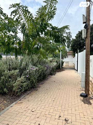 דו משפחתי, כפר סבא