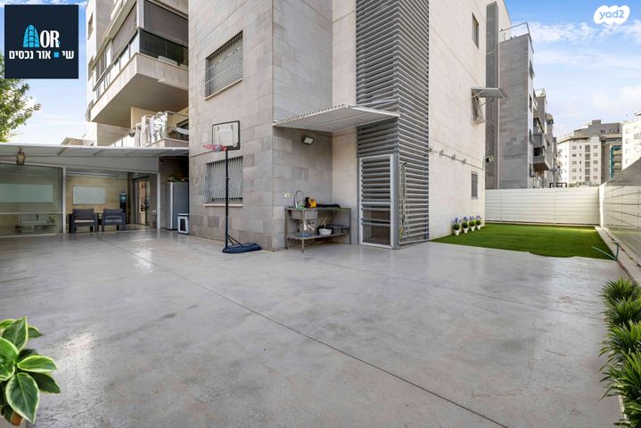 דירת גן, יוסי בנאי, קרית האמנים, מצליח, רמלה