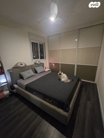 דירה, נעורים, ראשון לציון