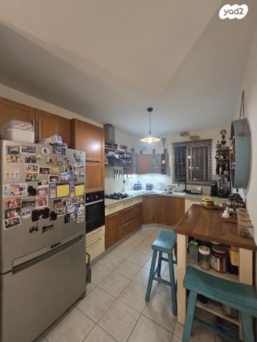 דירה, נעורים, ראשון לציון