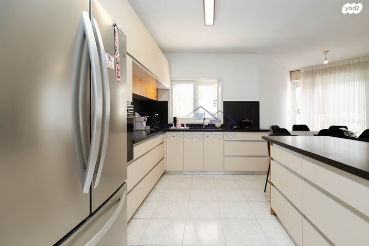 דירה, הבריגדה היהודית 46, גלי הים, נתניה