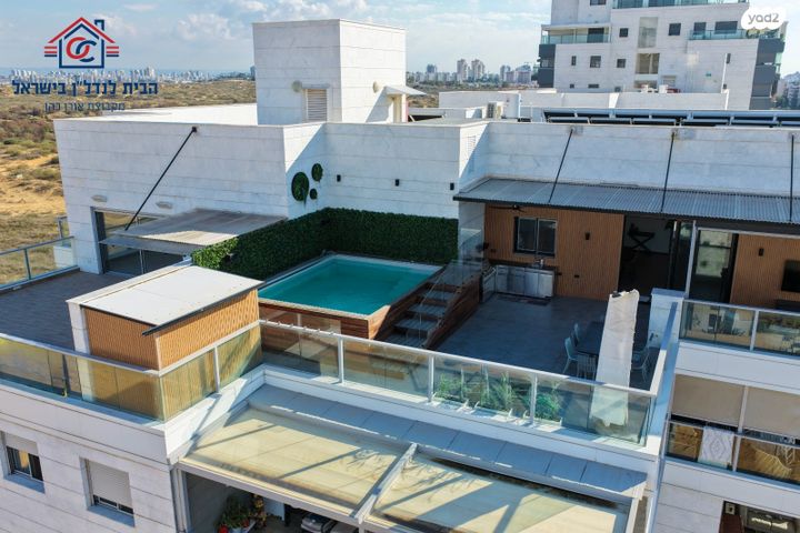 גג/ פנטהאוז, אורי אלמוג, קרית רבין, חולון