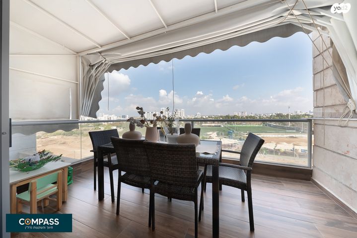 דירה, רחובות הצעירה, רחובות