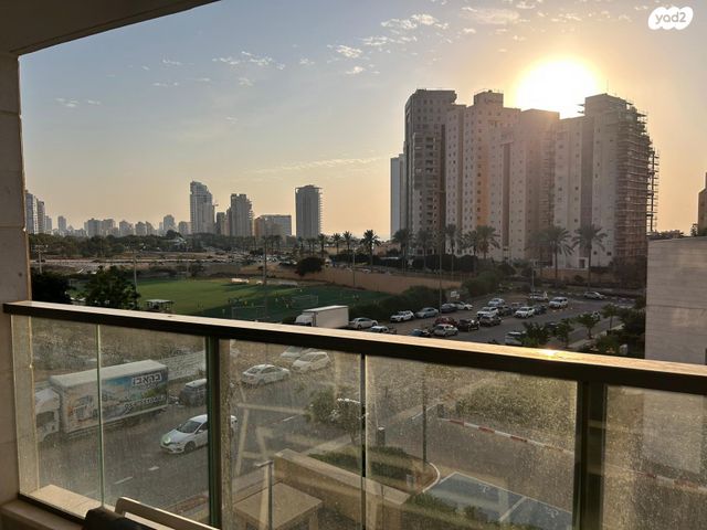 אמנון ליפקין שחק 