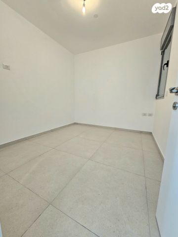 דירה, ש"י עגנון, קרית אונו