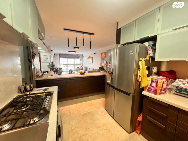 דירה, אברהם פררה, הולילנד, ירושלים