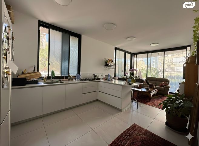 דירה, רוטברג, פועלי הרכבת, גבעתיים