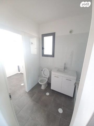 דירה, יוסף אבו, נתיבות מערב, נתיבות