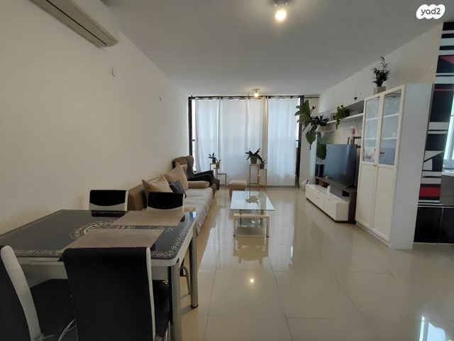 דירה, אברבנאל, רמב"ם, ראשון לציון