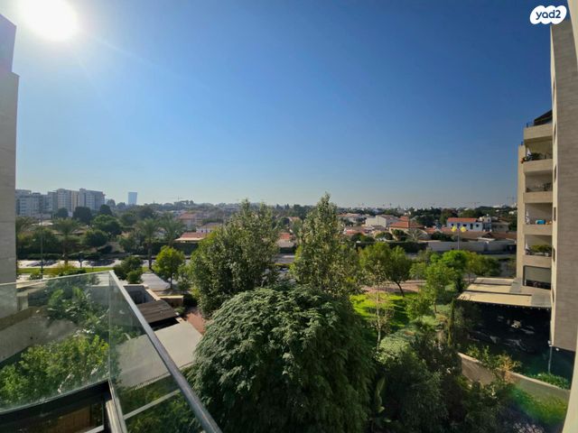 דירה, רעננה