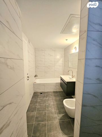 דירה, ש"י עגנון, קרית אונו