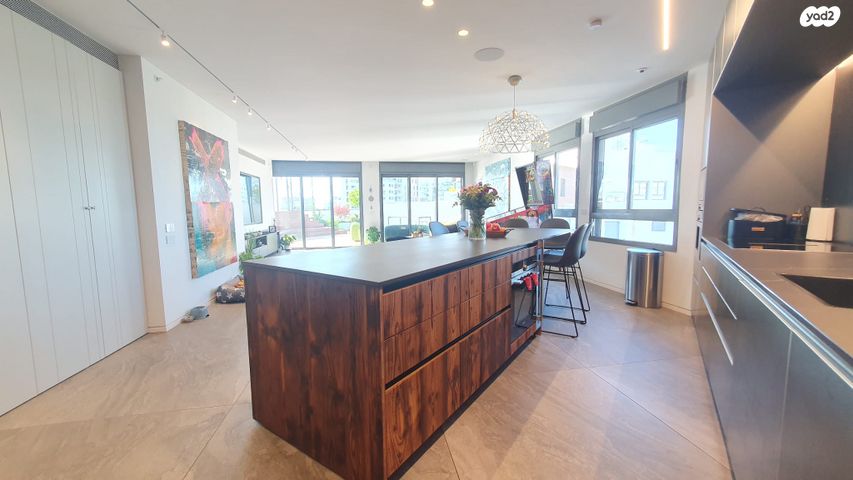 גג/ פנטהאוז, מתחם 1200, הוד השרון