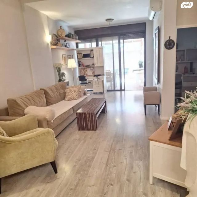 דירת גן, עליות, רמת גן