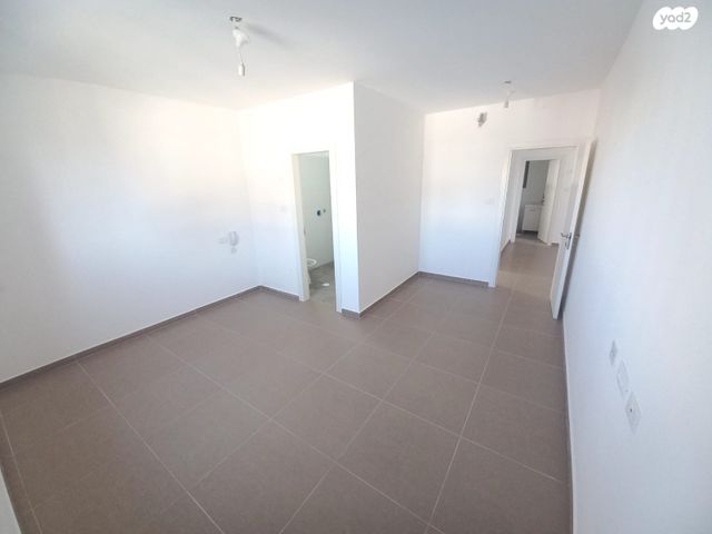 דירה, יוסף אבו, נתיבות מערב, נתיבות