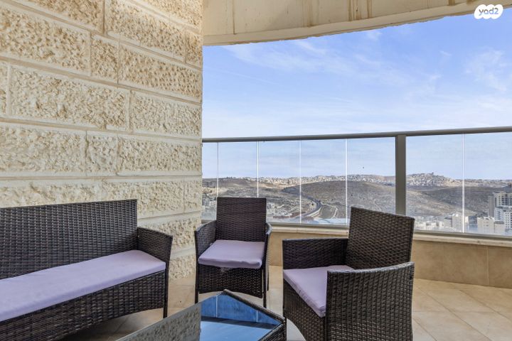 דירה, אליהו קורן, חומת שמואל, הר חומה, ירושלים