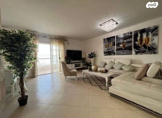 דירה, גולדה מאיר, שיכון עובדים, טבריה