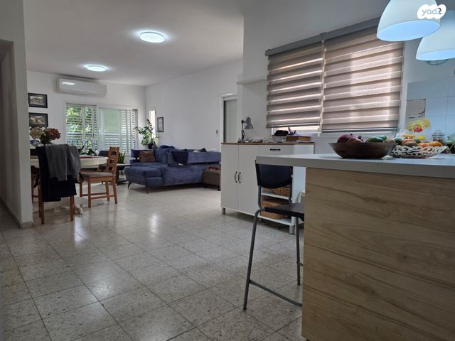 דירה, חוה לוצקי 3, א' / צפון מזרח העיר, רחובות