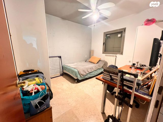 דירה, אברהם פררה, הולילנד, ירושלים