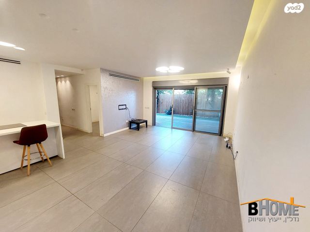 דירת גן, קדימה צורן