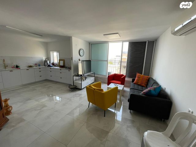 דירה, רחל הרשנזון, שעריים, רחובות