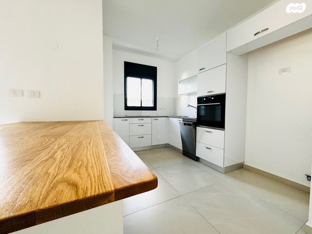 דירה, שדה בוקר, ארלוזורוב, גבעתיים