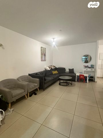 דירה, הפרחים, כפר סבא