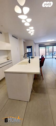 דירת גן, קדימה צורן