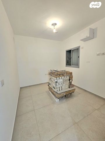 דירה, ש"י עגנון, קרית אונו