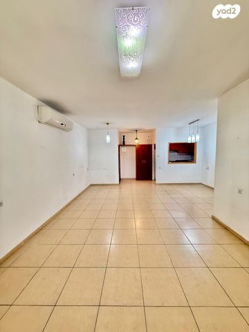 דירה, עליית הנוער 14, נחלת יצחק, תל אביב יפו