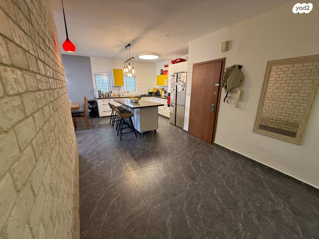 דירה, עולי הגרדום, רמז, מערב ותיק, ראשון לציון