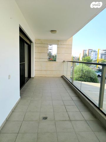 דירה, גנים א', גני תקווה