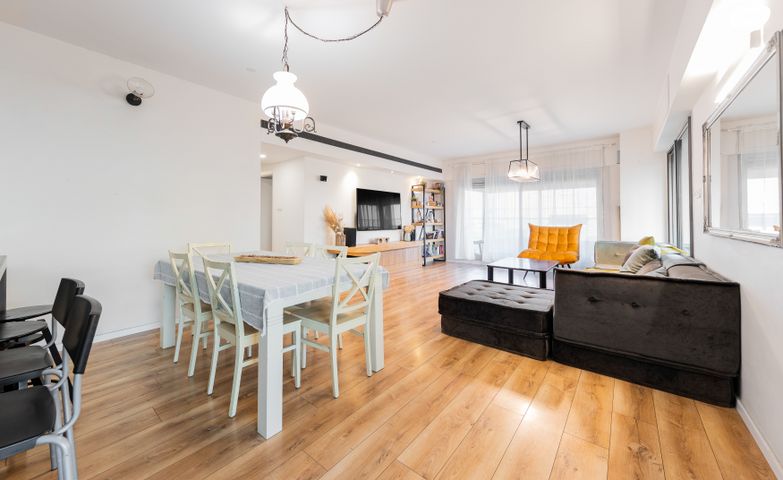 גג/ פנטהאוז, מגדיאל, הוד השרון