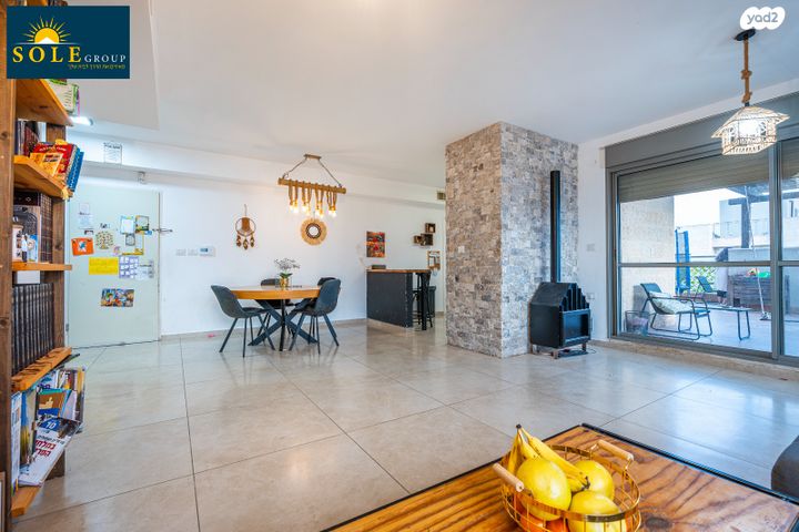 גג/ פנטהאוז, ספיר, אבני חן, חריש