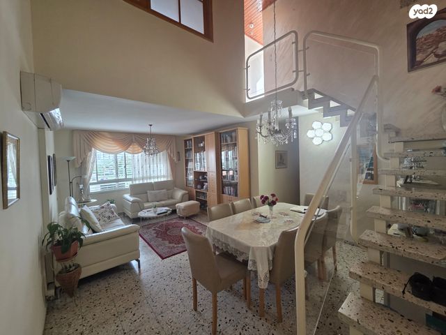 גג/ פנטהאוז, אירוס הארגמן, גבעת האירוסים, נתניה