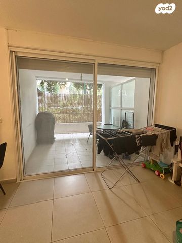 דירה, הפרחים, כפר סבא