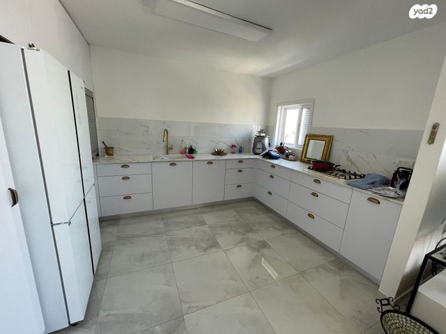 דירה, רחל הרשנזון, שעריים, רחובות