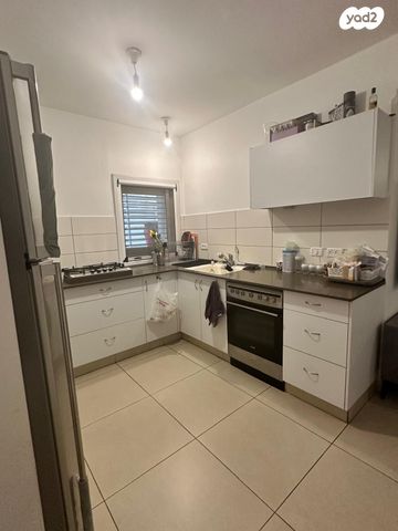 דירה, הפרחים, כפר סבא