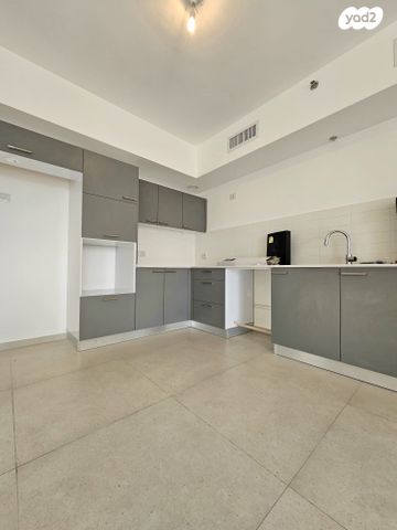 דירה, ש"י עגנון, קרית אונו