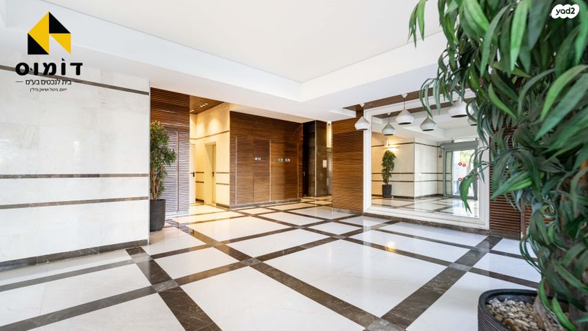 גג/ פנטהאוז, פרופ' ישראל רוברט אומן, רחובות המדע, רחובות