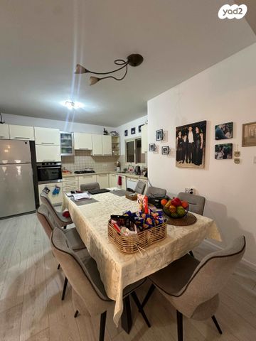 דירה, הלוטוס, קרית הפרחים - 2005, רעננה