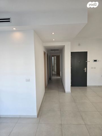 גג/ פנטהאוז, מורשת, מודיעין מכבים רעות