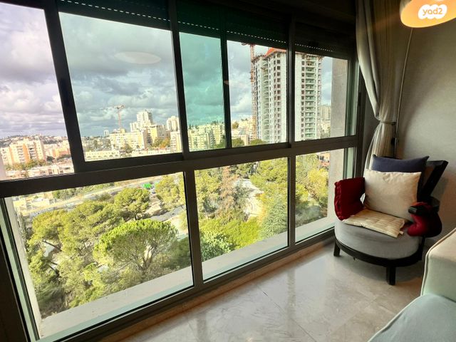 דירה, אברהם פררה, הולילנד, ירושלים