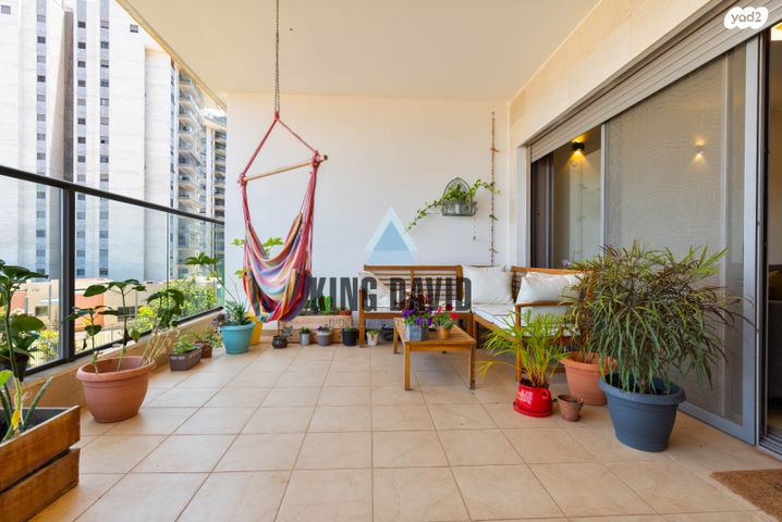 דירה, כפר יונה